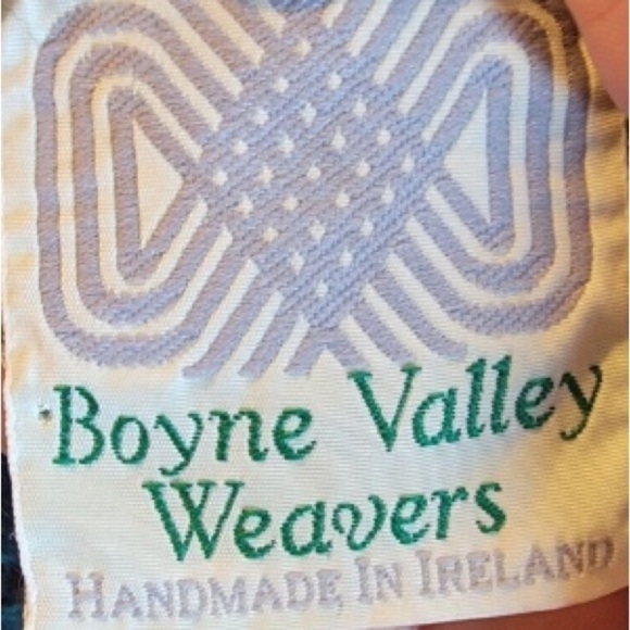 BOYNE VALLEY WEAVERS HANDMADE TARTAN PLAID WOOL FRINGED SHAWL CAPE Ireland Irish - Picture 14 of 16